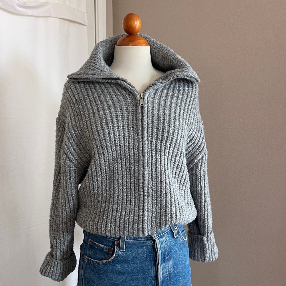 H&M Zip Front Collared Sweater Jacket - Picture 2 of 7